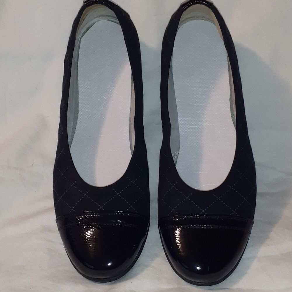Waldlaufer Patent Leather Cap Toe & Heel Quilted Suede Flat‎ Shoes Size 10